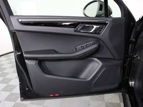 Certified 2025 Porsche Macan Turbo image 20
