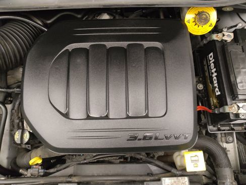 Used 2019 Dodge Grand Caravan SE FWD image 30