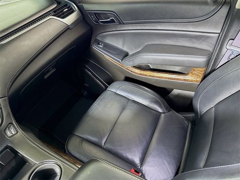 Used 2017 Chevrolet Suburban LT image 23
