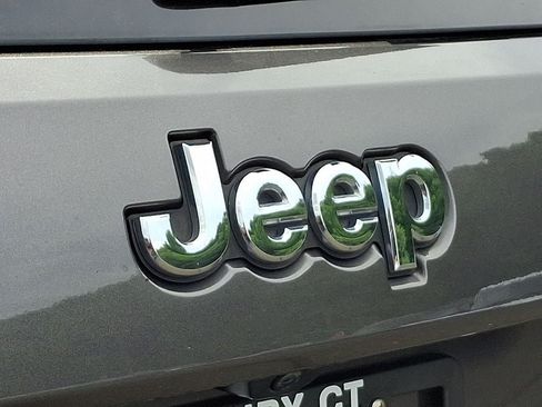 Used 2017 Jeep Grand Cherokee Limited AWD/4WD image 31