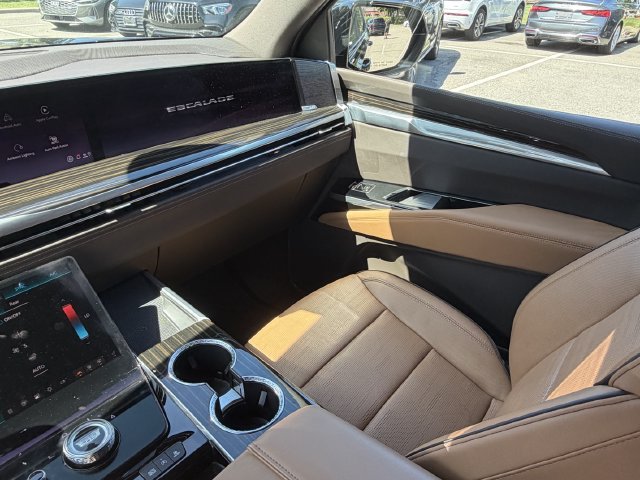 Used 2025 Cadillac Escalade Premium Luxury w/ LPO, Radiant Package AWD/4WD image 17