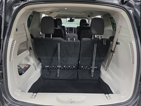 Used 2023 Chrysler Voyager LX image 13