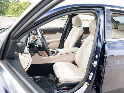 Used 2020 Mercedes-Benz C 300 4MATIC Sedan w/ Premium Package image 16