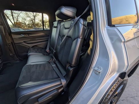 Used 2024 Jeep Grand Cherokee L Laredo image 26