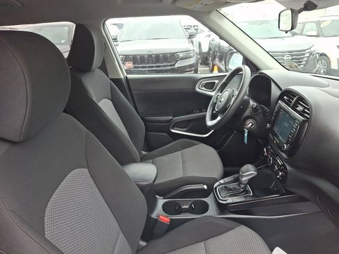 Used 2021 Kia Soul LX image 11