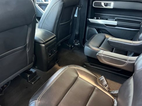Certified 2023 Ford Explorer XLT w/ Equipment Group 202A RWD image 4