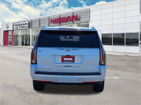 Used 2020 Cadillac Escalade Premium Luxury image 6