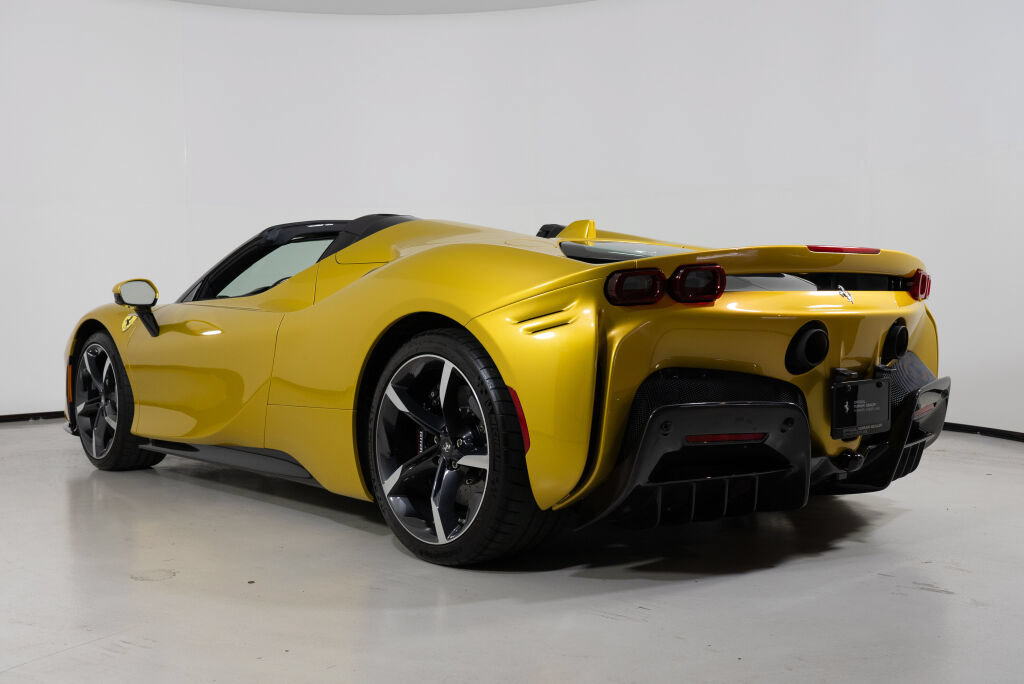 Used 2022 Ferrari SF90 Spider AWD/4WD image 4