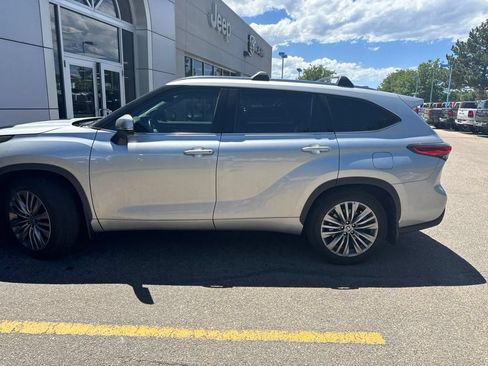 Used 2021 Toyota Highlander Platinum AWD/4WD image 8