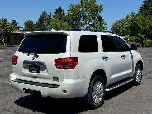 Used 2017 Toyota Sequoia Platinum AWD/4WD image 6