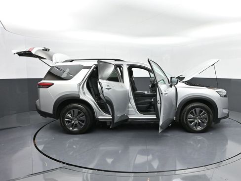 Used 2024 Nissan Pathfinder SV image 51