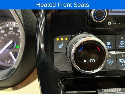 Used 2022 Toyota Highlander XLE AWD/4WD image 6