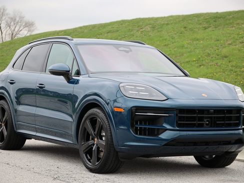 New 2026 Porsche Cayenne GTS image 18