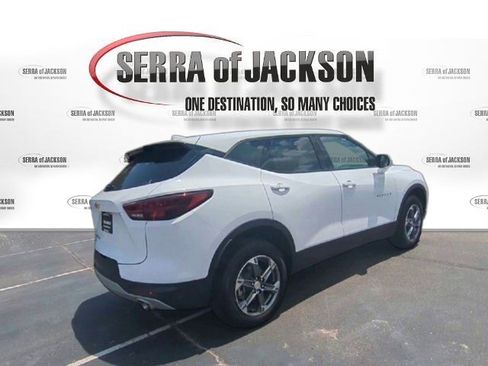 Used 2025 Chevrolet Blazer LT image 9