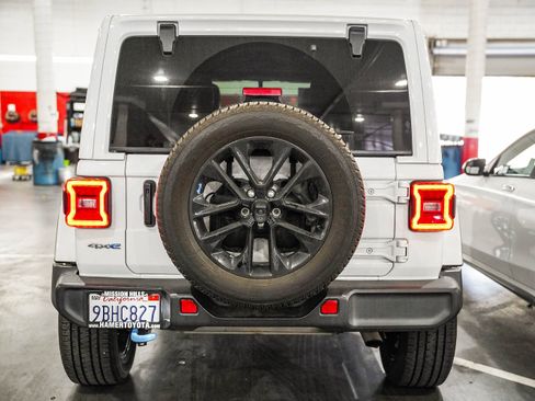 Used 2022 Jeep Wrangler Unlimited Sahara image 9