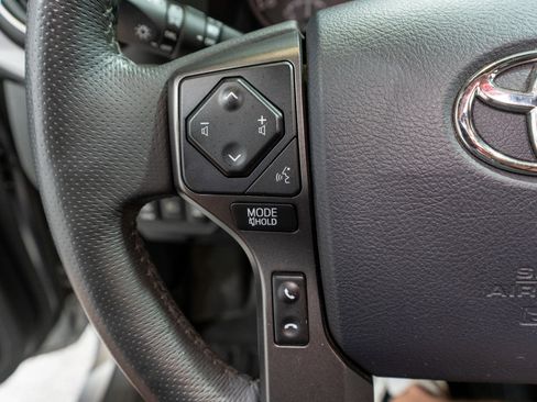 Used 2018 Toyota Tacoma TRD Off-Road image 27