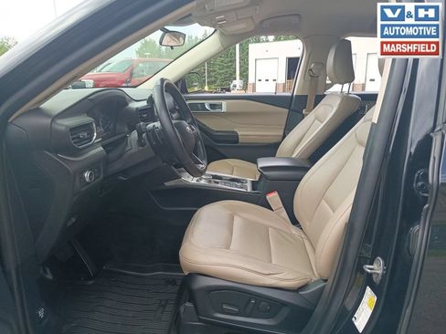 Used 2020 Ford Explorer XLT w/ Equipment Group 202A AWD/4WD image 14