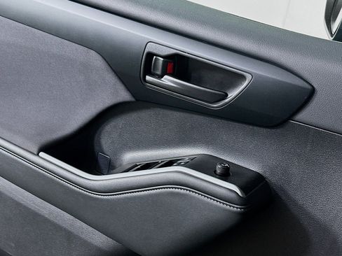 Used 2025 Toyota Highlander LE image 15