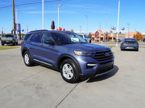 Used 2021 Ford Explorer XLT w/ Equipment Group 202A image 2