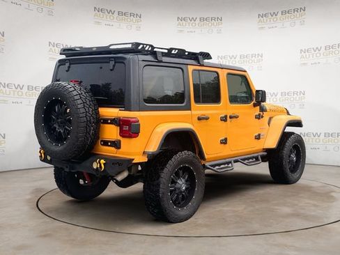 Used 2018 Jeep Wrangler Unlimited Sahara AWD/4WD image 5
