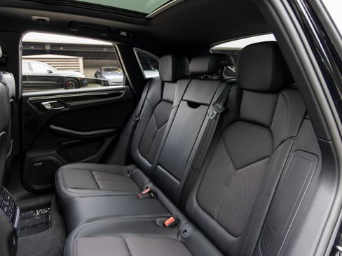 Certified 2025 Porsche Macan image 39
