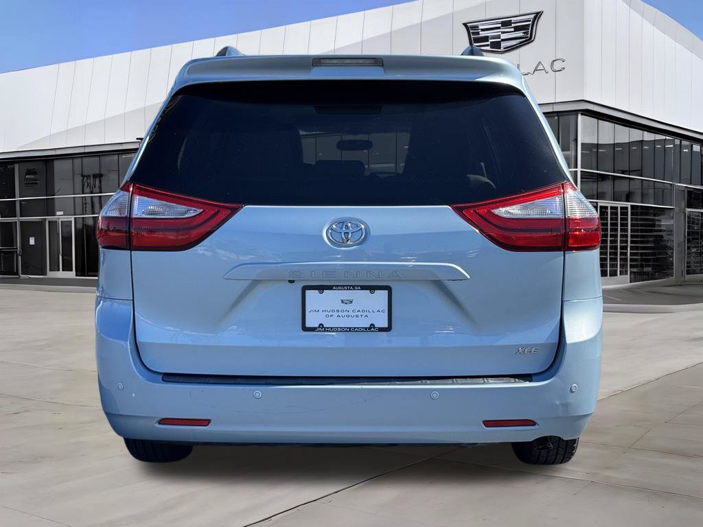 Used 2017 Toyota Sienna XLE Premium FWD image 7