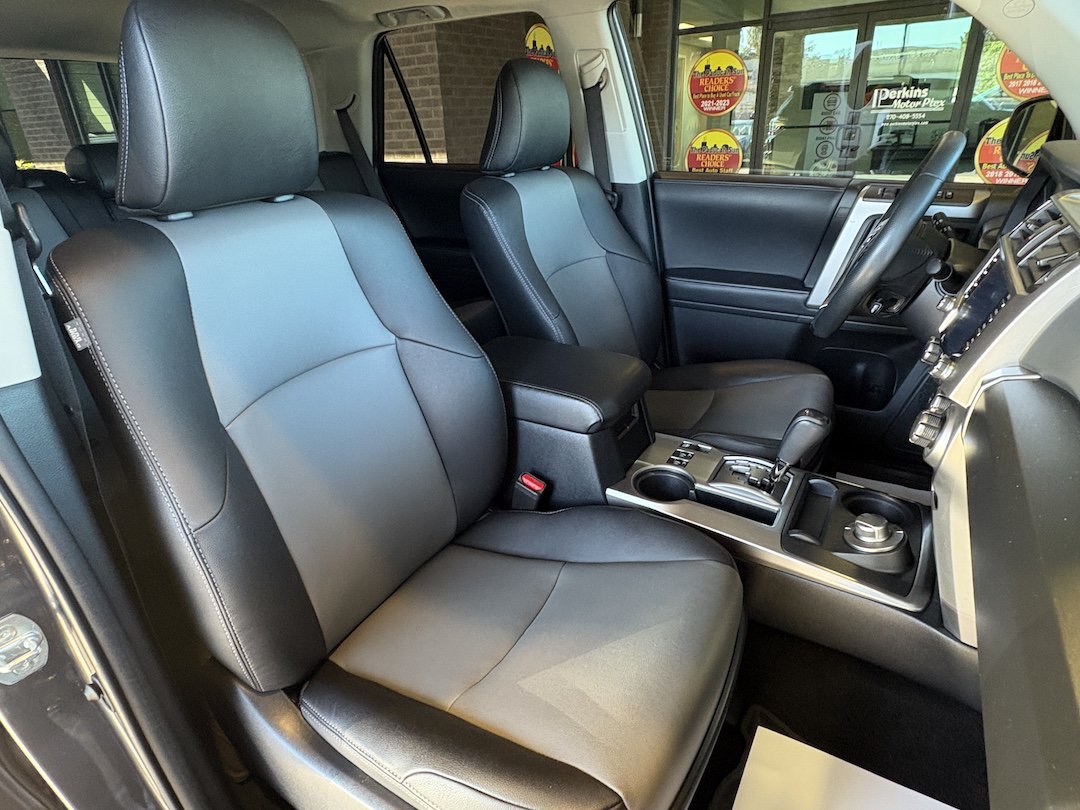 Used 2022 Toyota 4Runner SR5 Premium w/ Moonroof Package AWD/4WD image 31