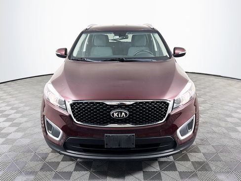 Used 2017 Kia Sorento LX w/ LX Convenience Package image 2