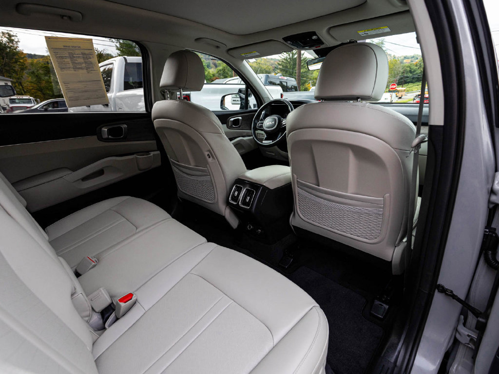 Used 2023 Kia Sorento S w/ Panoramic Sunroof Package AWD/4WD image 31