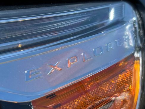 Used 2021 Ford Explorer Limited AWD/4WD image 3