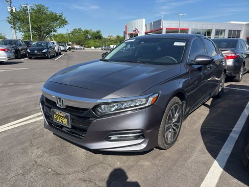 Used 2018 Honda Accord EX image 2