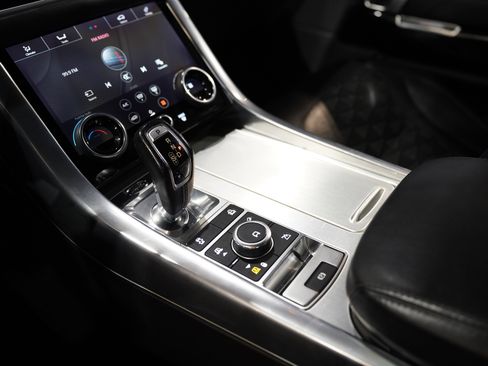 Used 2018 Land Rover Range Rover Sport SVR image 49