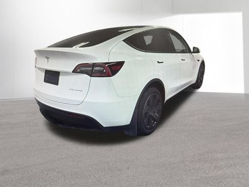 Used 2023 Tesla Model Y Long Range AWD/4WD image 4