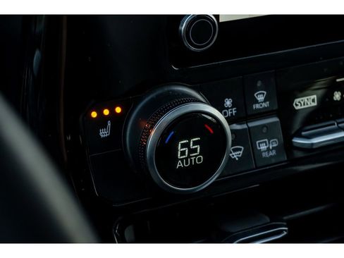 Used 2024 Toyota Highlander XLE image 24