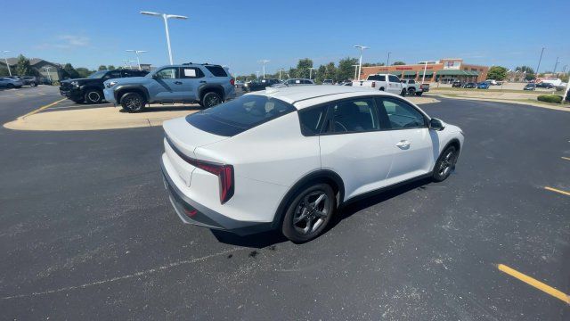 Used 2025 Kia K4 FWD image 2