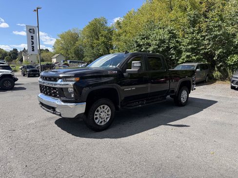 Used 2021 Chevrolet Silverado 2500 LT w/ Convenience Package AWD/4WD image 8