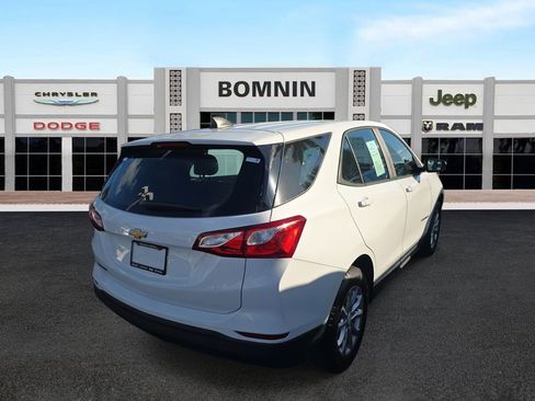 Used 2021 Chevrolet Equinox LS image 3