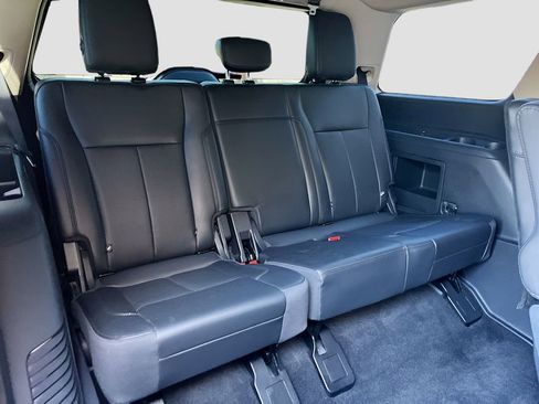 Used 2023 Ford Expedition XLT image 29