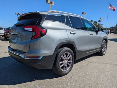 Used 2023 GMC Terrain SLT image 4