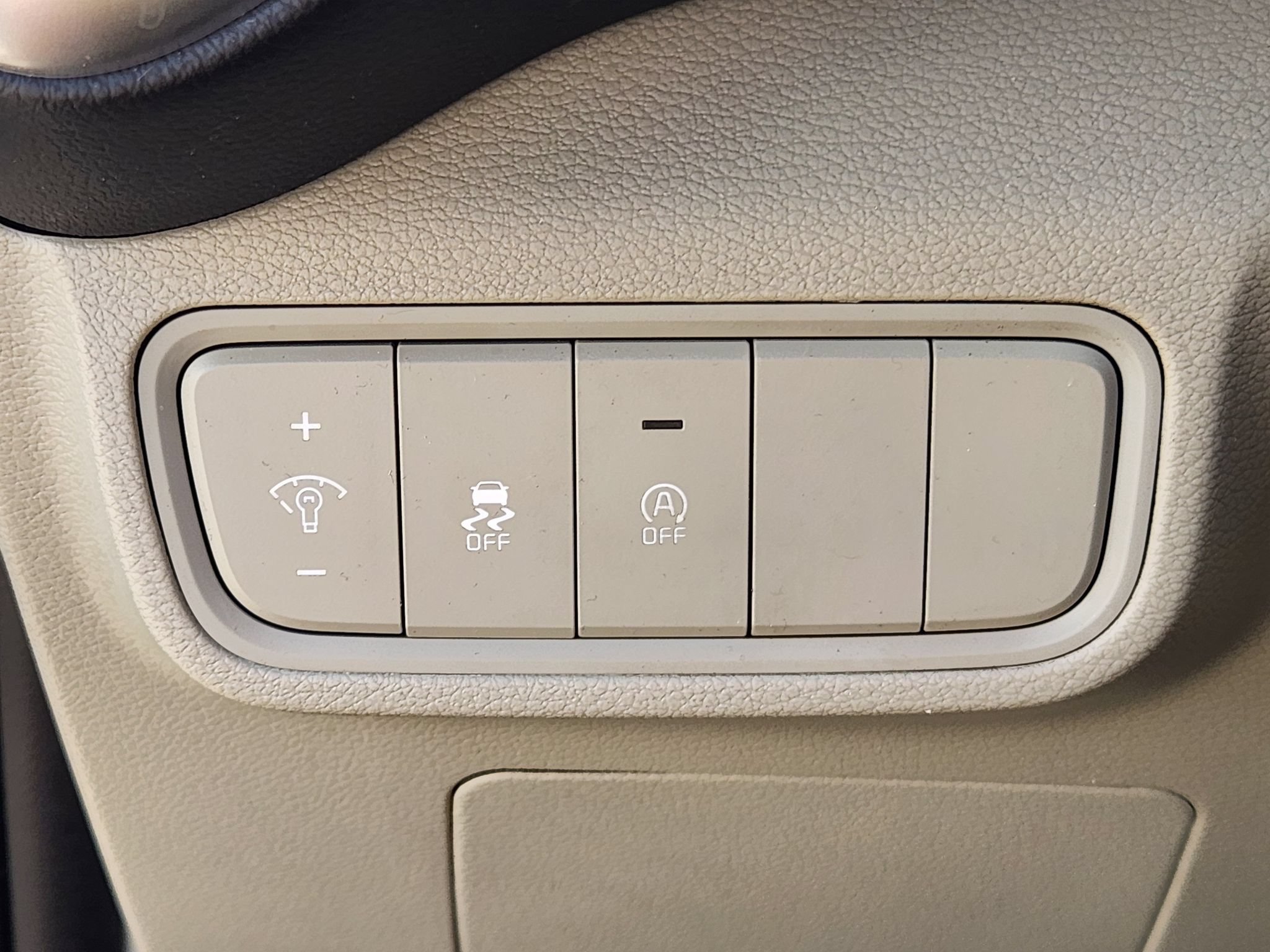Used 2025 Kia Soul LX w/ LX Technology Package FWD image 15