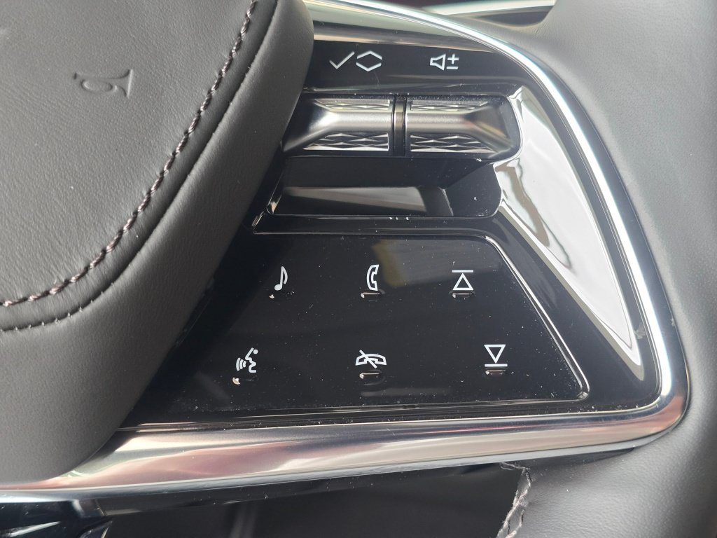 Used 2025 Cadillac Escalade V AWD/4WD image 35
