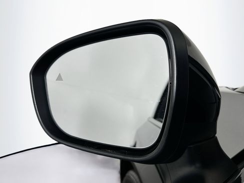 Used 2023 Nissan Ariya FWD image 16