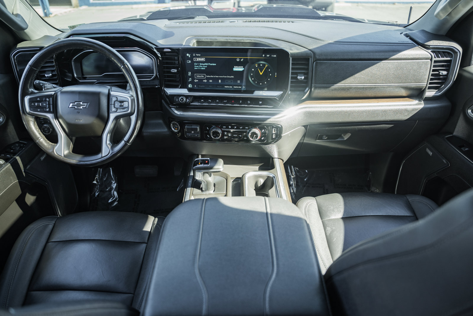 Used 2023 Chevrolet Silverado 1500 LT Trail Boss w/ LT Trail Boss Premium Package AWD/4WD image 17