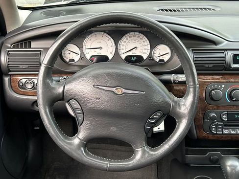 Used 2005 Chrysler Sebring Limited FWD image 15