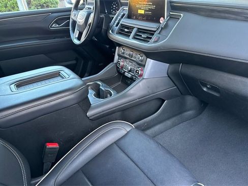 Used 2024 GMC Yukon XL SLT image 17