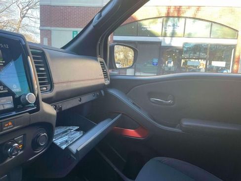 Used 2023 Nissan Frontier PRO-4X w/ Technology Package AWD/4WD image 35