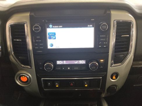 Used 2018 Nissan Titan SV w/ SV Convenience Package image 25