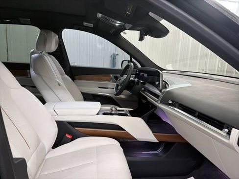 Certified 2026 Cadillac Vistiq Luxury image 26