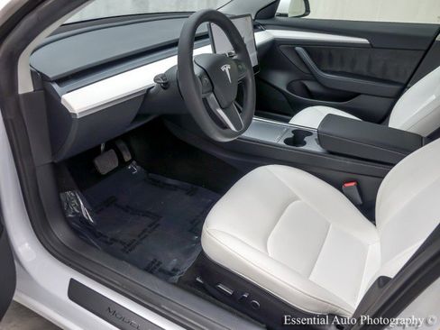 Used 2023 Tesla Model 3 Standard Range image 13