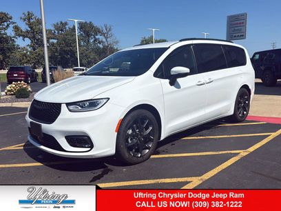 Used 2023 Chrysler Pacifica Touring-L w/ S Appearance Package